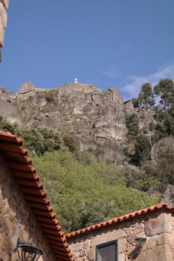 Casa Do Meio Em Quinta De Sao Pedro De Vir-A-Corca Monsanto Kültér fotó